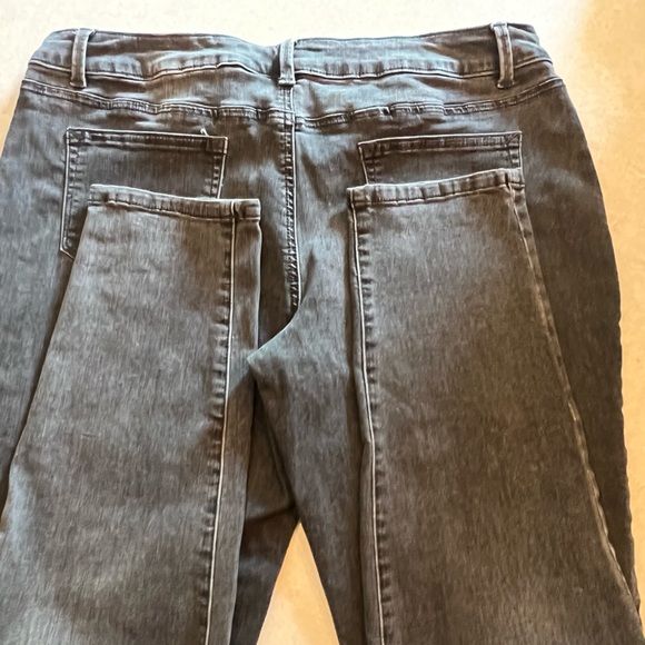 Maurice’s black/grey jeans size XL short - Picture 3 of 4